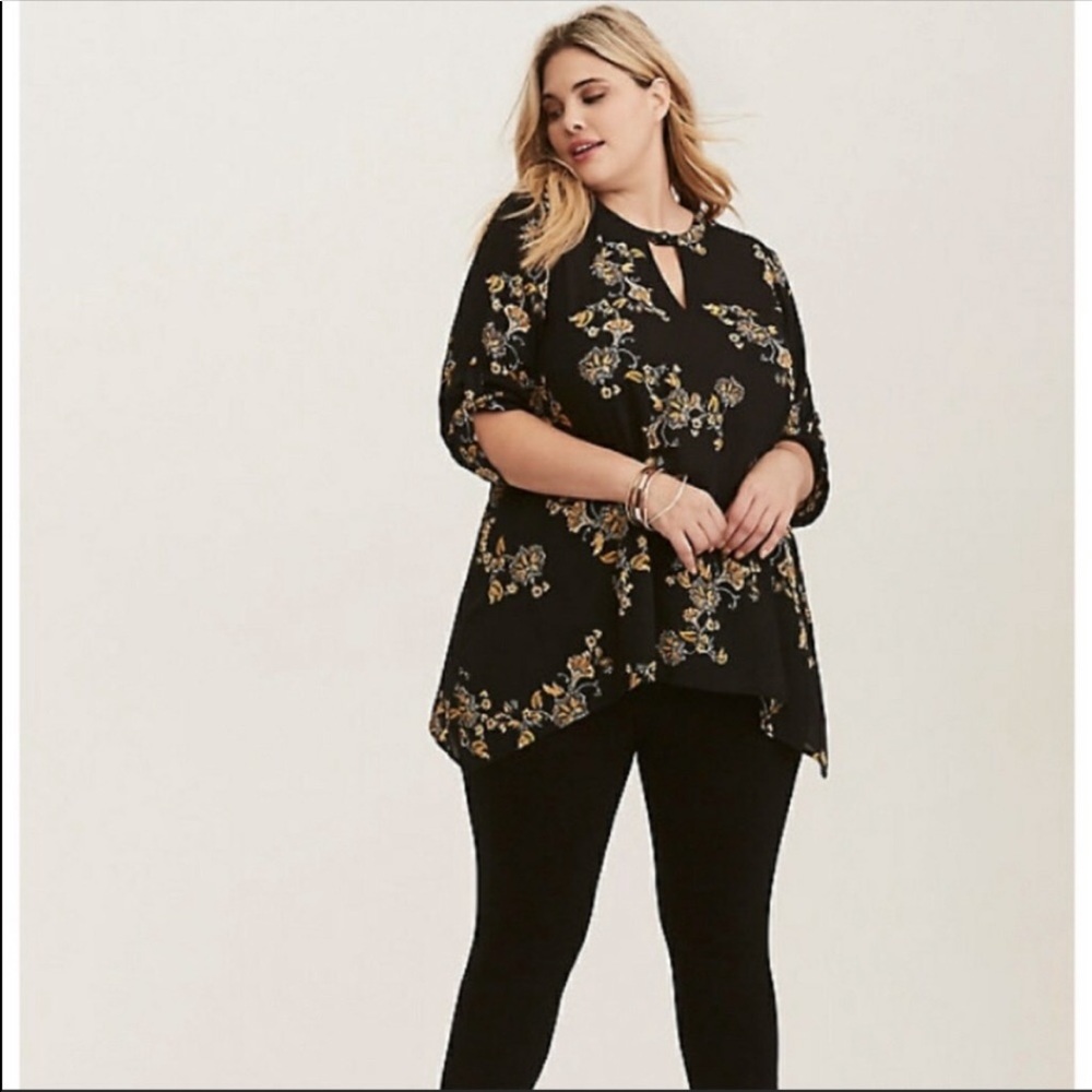 TORRID 5 3/4 SLEEVE TUNIC KEYHOLE MARIGOLD FLORAL